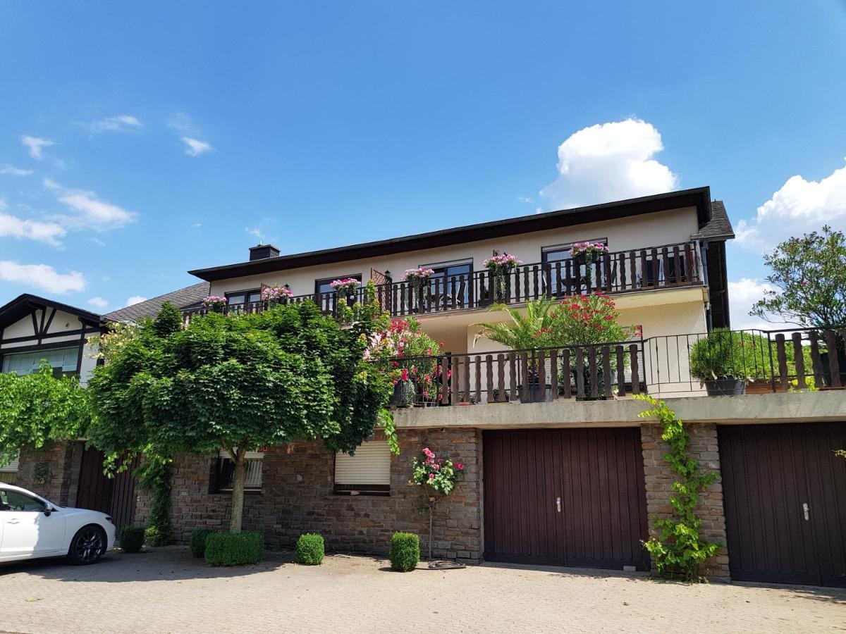 Weingut Erich Serwazi Mesenich Exterior photo
